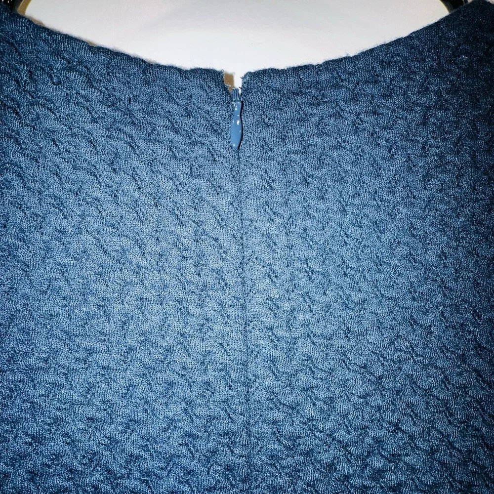 Ann Taylor Geo Jacquard Peplum Top Blue/Teal Textured Knit XS V neck zipper chic